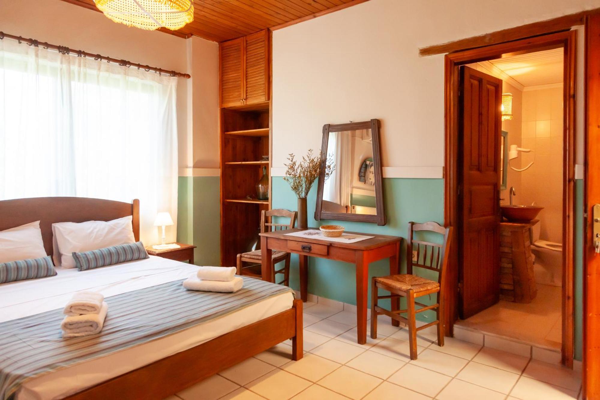 Amnisiades Apartment Karteros