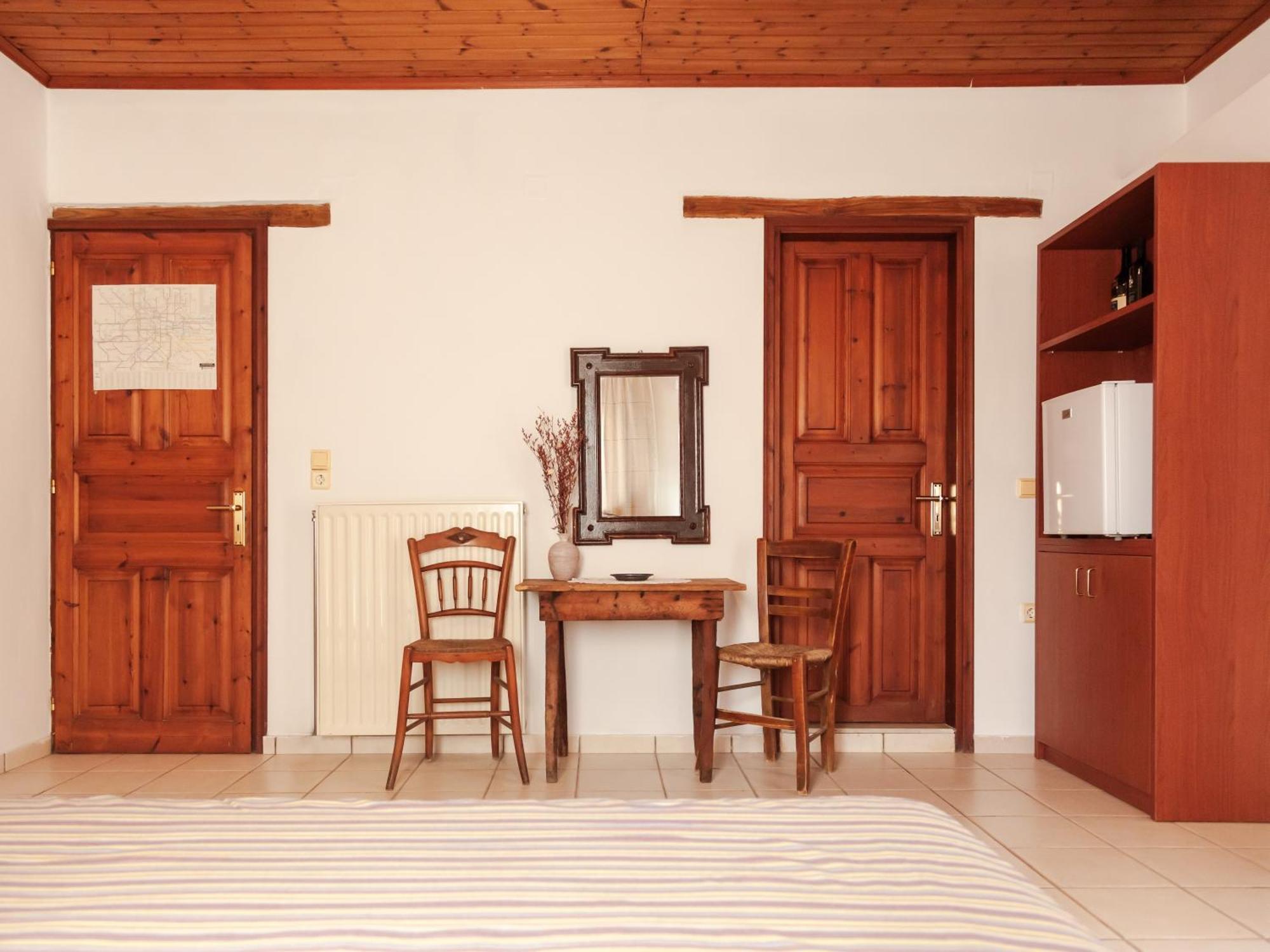Apartment Amnisiades Karteros
